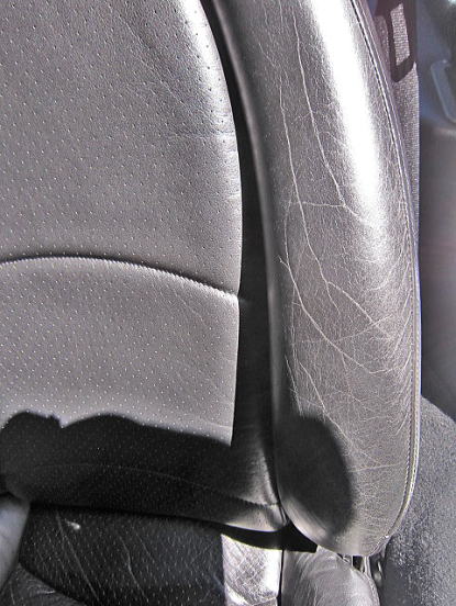 運転席の革レザーシートの補修修理・塗装